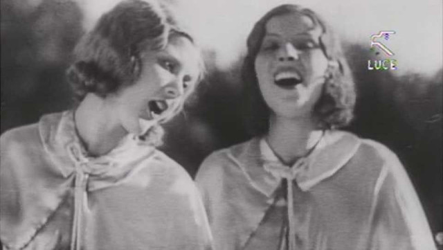 Femmine Folle Polvere D'archivio